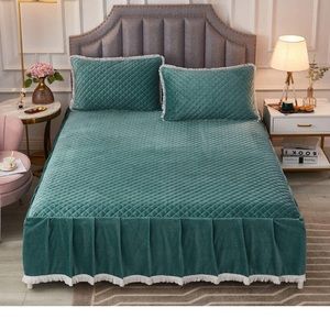 Jauxio King size bedspread, brand new!!